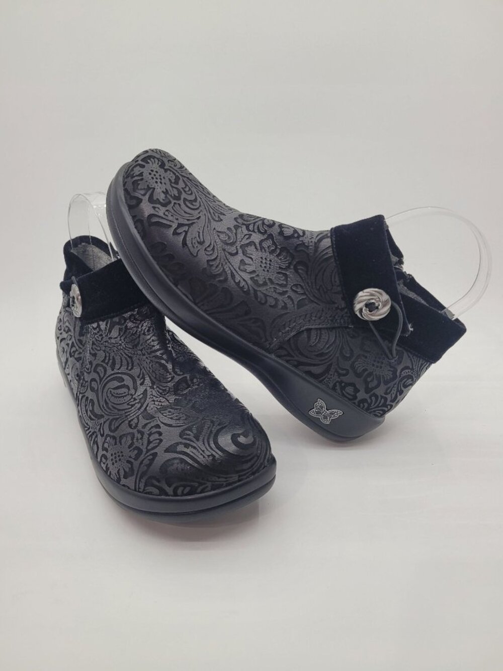 NWOB Alegria Sitka Damask Black Embossed Leather Fur Lined Booties Size 38 EU